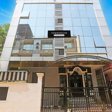 Super Townhouse Cantonment Varanasi Formerly Sarin Inn Extérieur photo