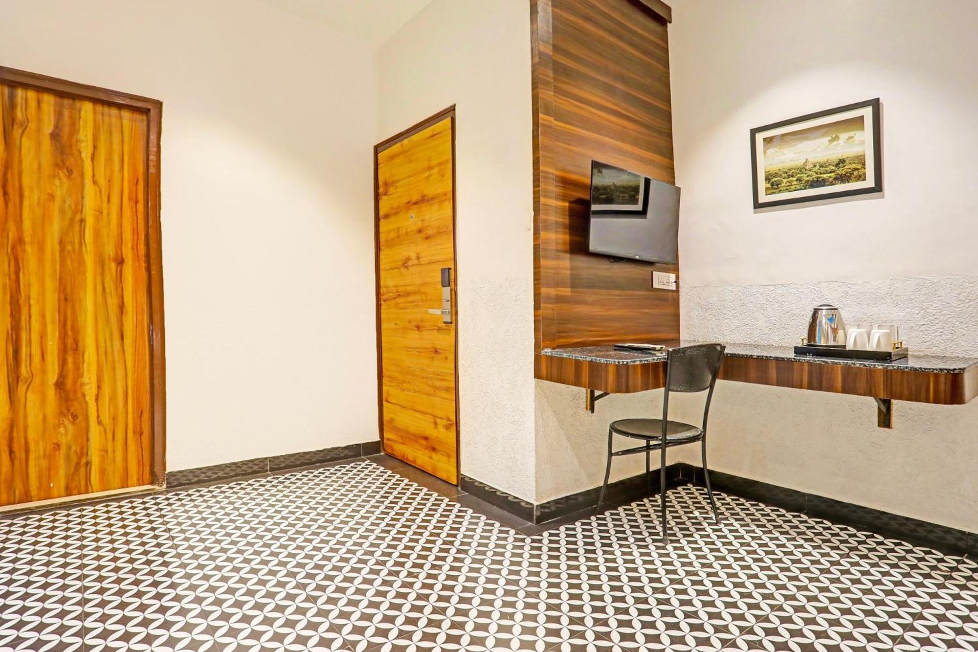 Super Townhouse Cantonment Varanasi Formerly Sarin Inn Extérieur photo