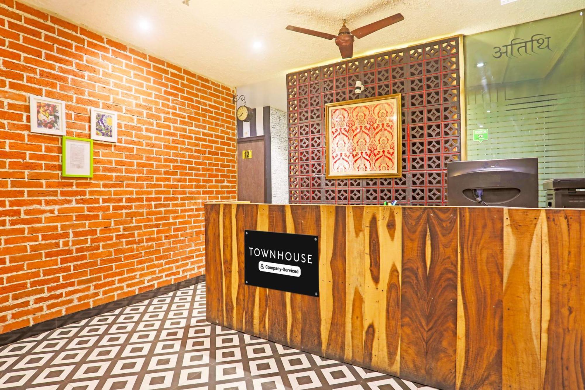 Super Townhouse Cantonment Varanasi Formerly Sarin Inn Extérieur photo