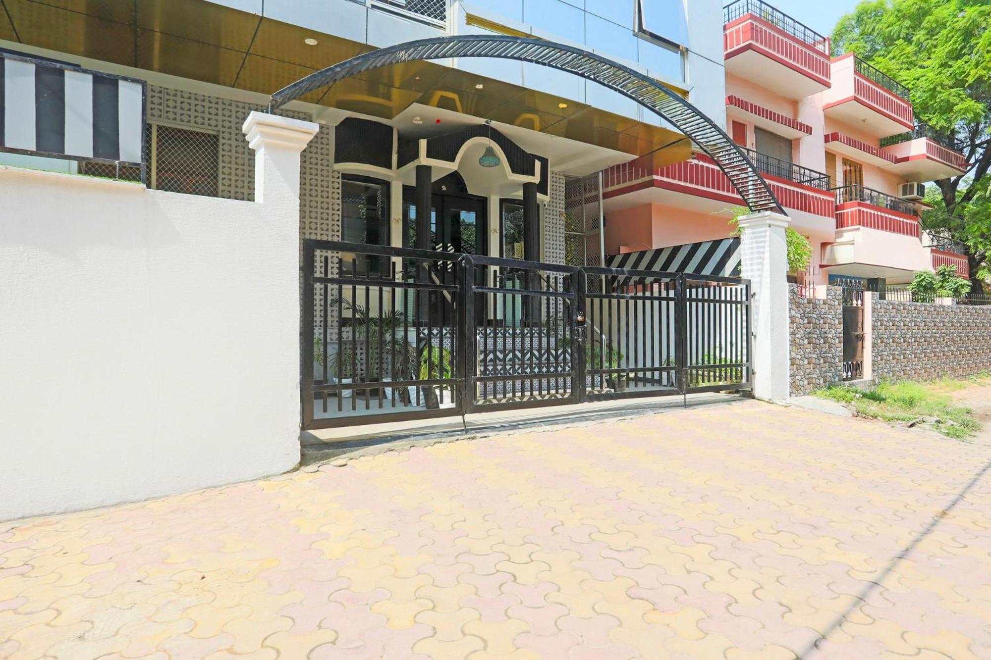 Super Townhouse Cantonment Varanasi Formerly Sarin Inn Extérieur photo