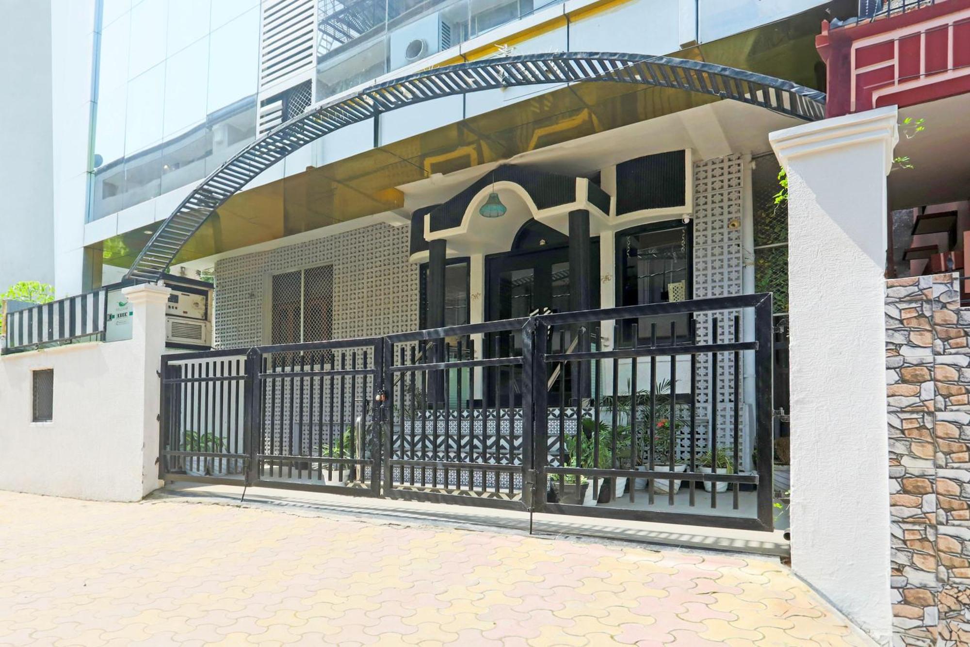 Super Townhouse Cantonment Varanasi Formerly Sarin Inn Extérieur photo