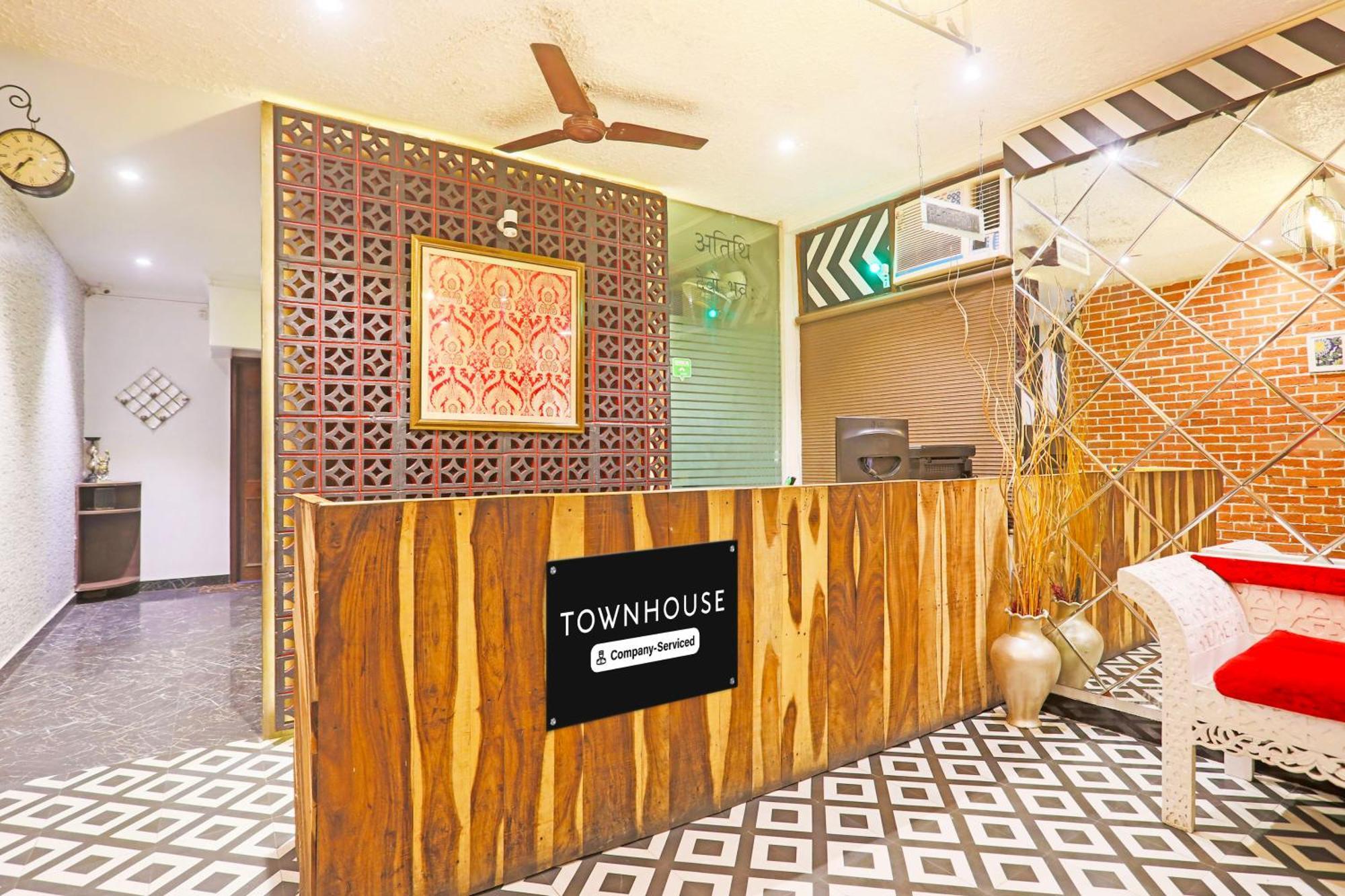 Super Townhouse Cantonment Varanasi Formerly Sarin Inn Extérieur photo