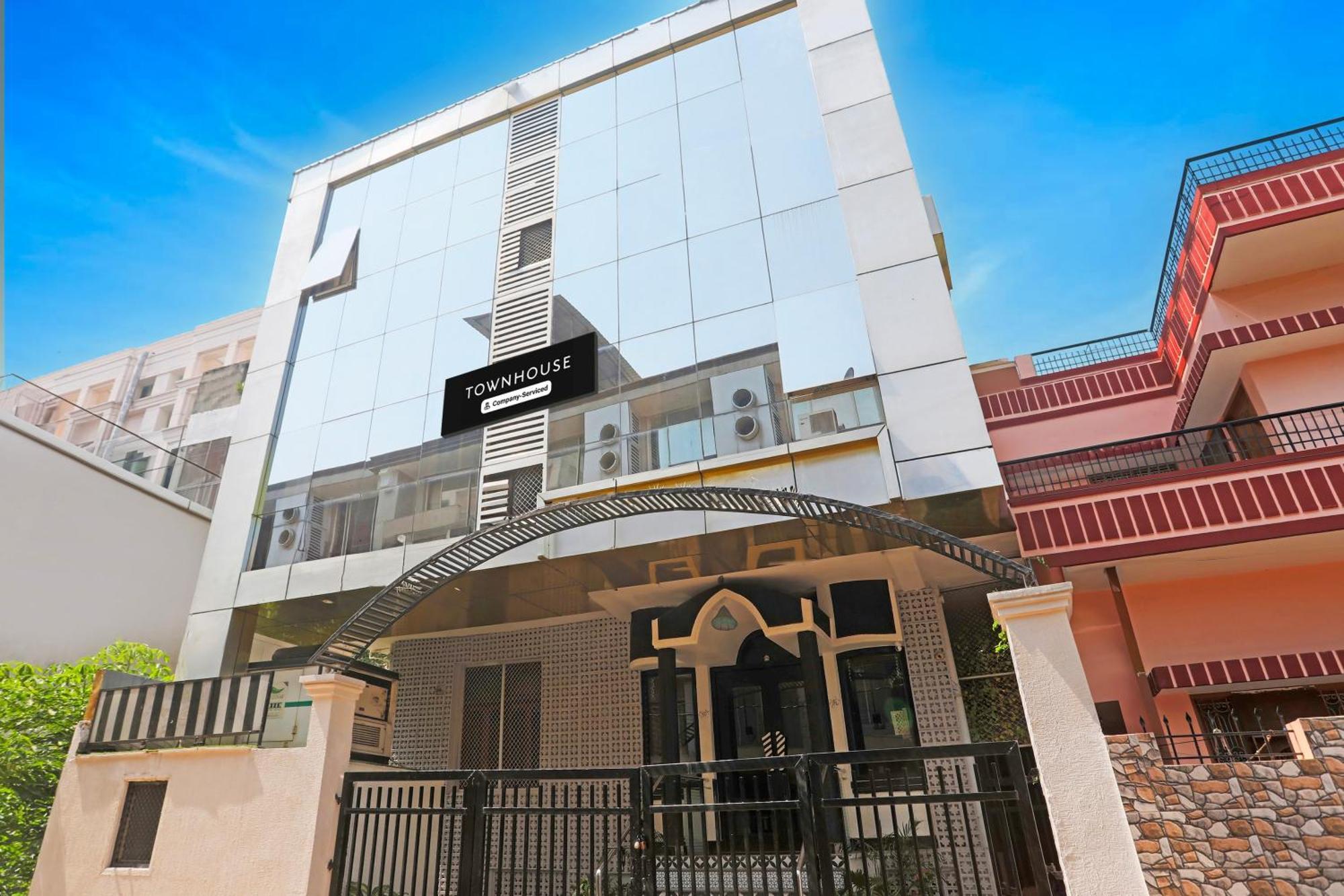 Super Townhouse Cantonment Varanasi Formerly Sarin Inn Extérieur photo