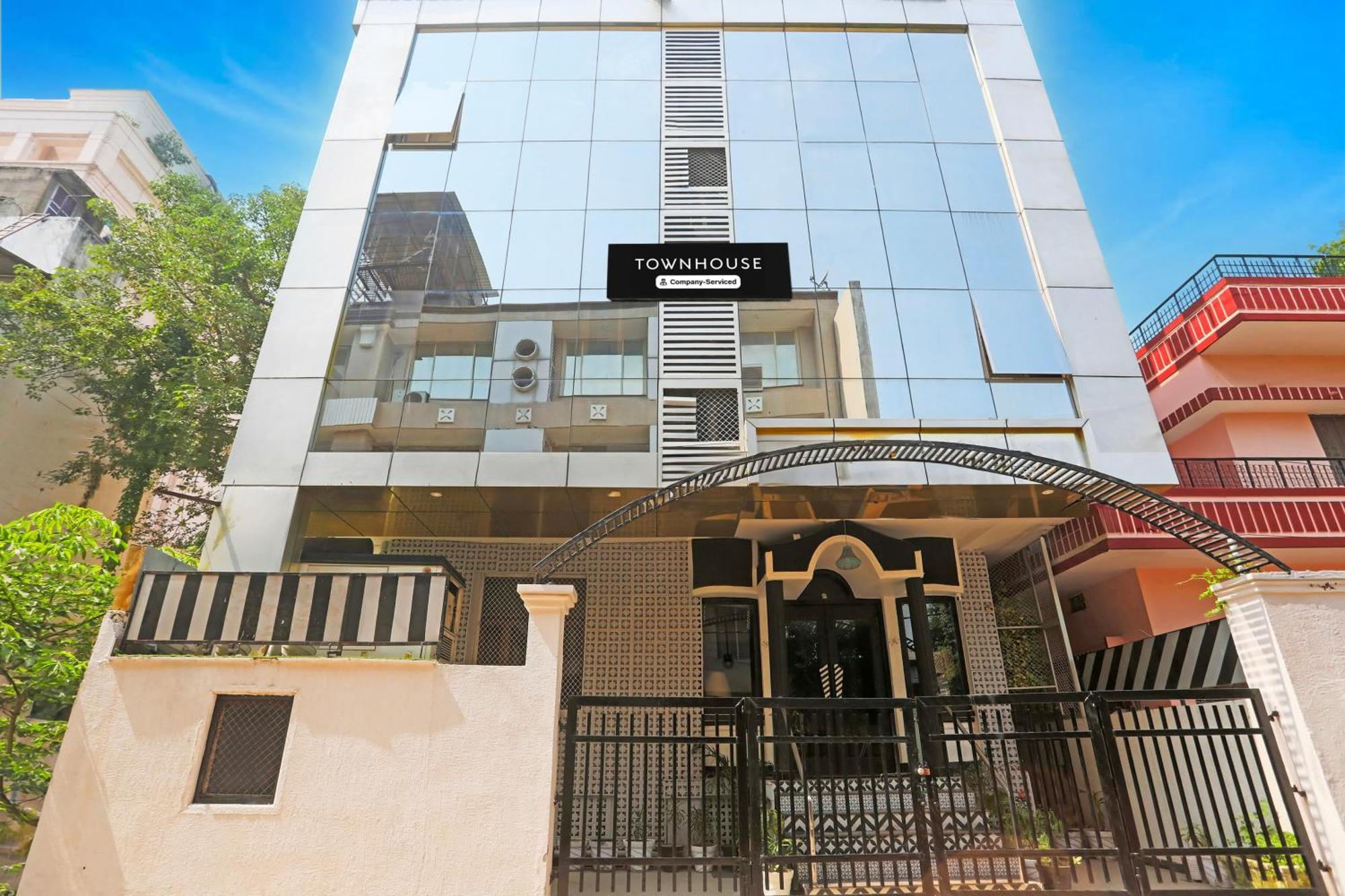 Super Townhouse Cantonment Varanasi Formerly Sarin Inn Extérieur photo