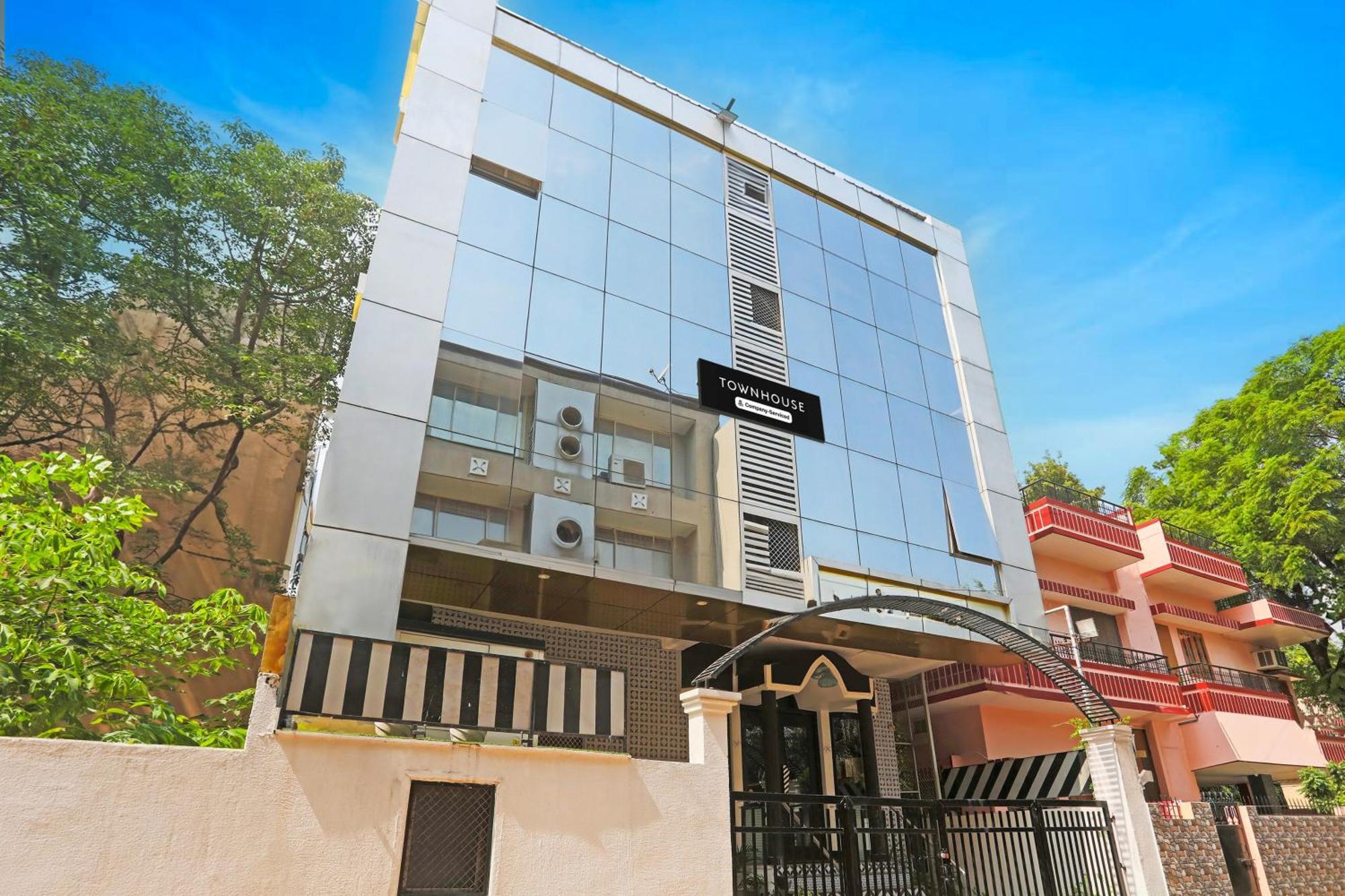 Super Townhouse Cantonment Varanasi Formerly Sarin Inn Extérieur photo