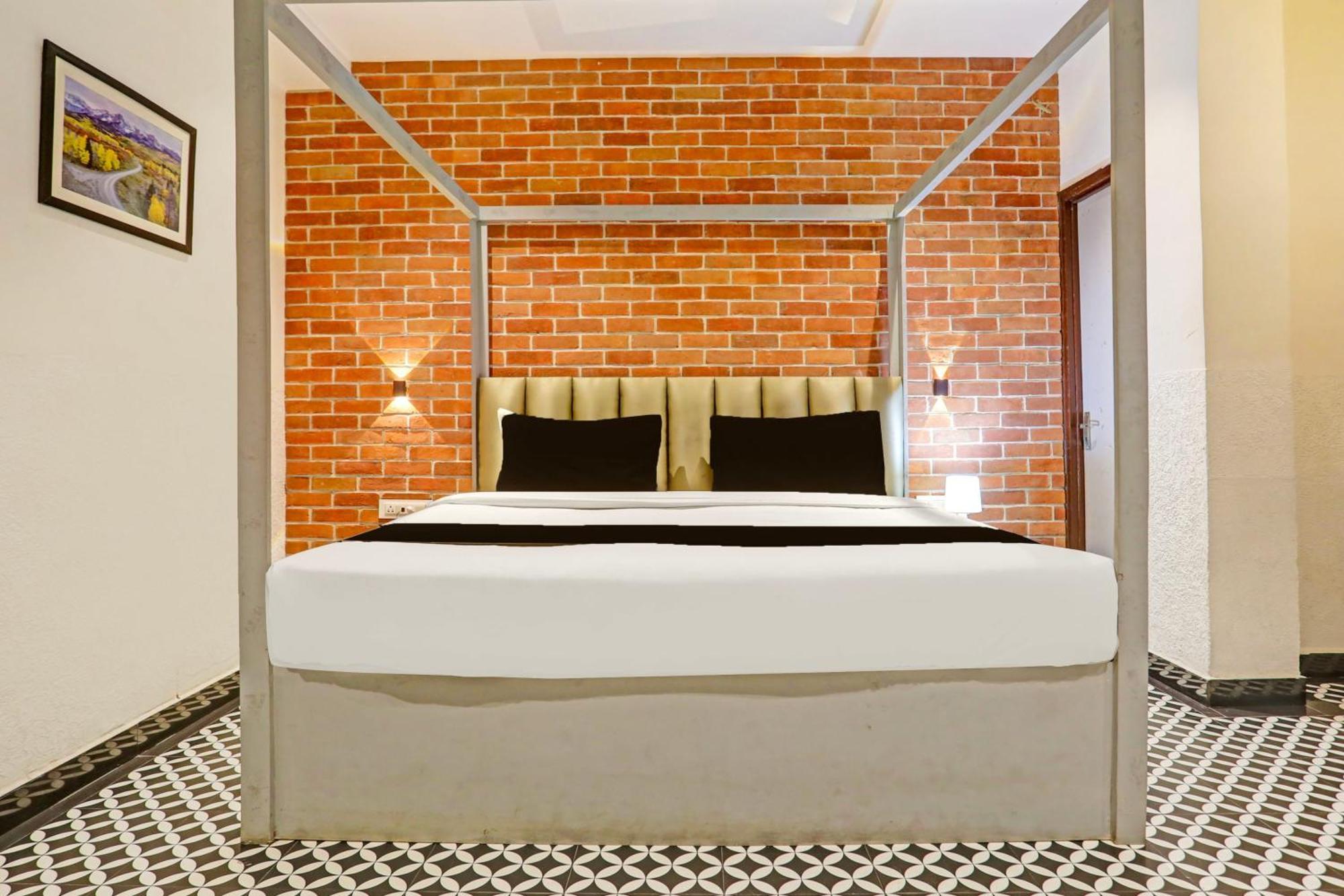 Super Townhouse Cantonment Varanasi Formerly Sarin Inn Extérieur photo