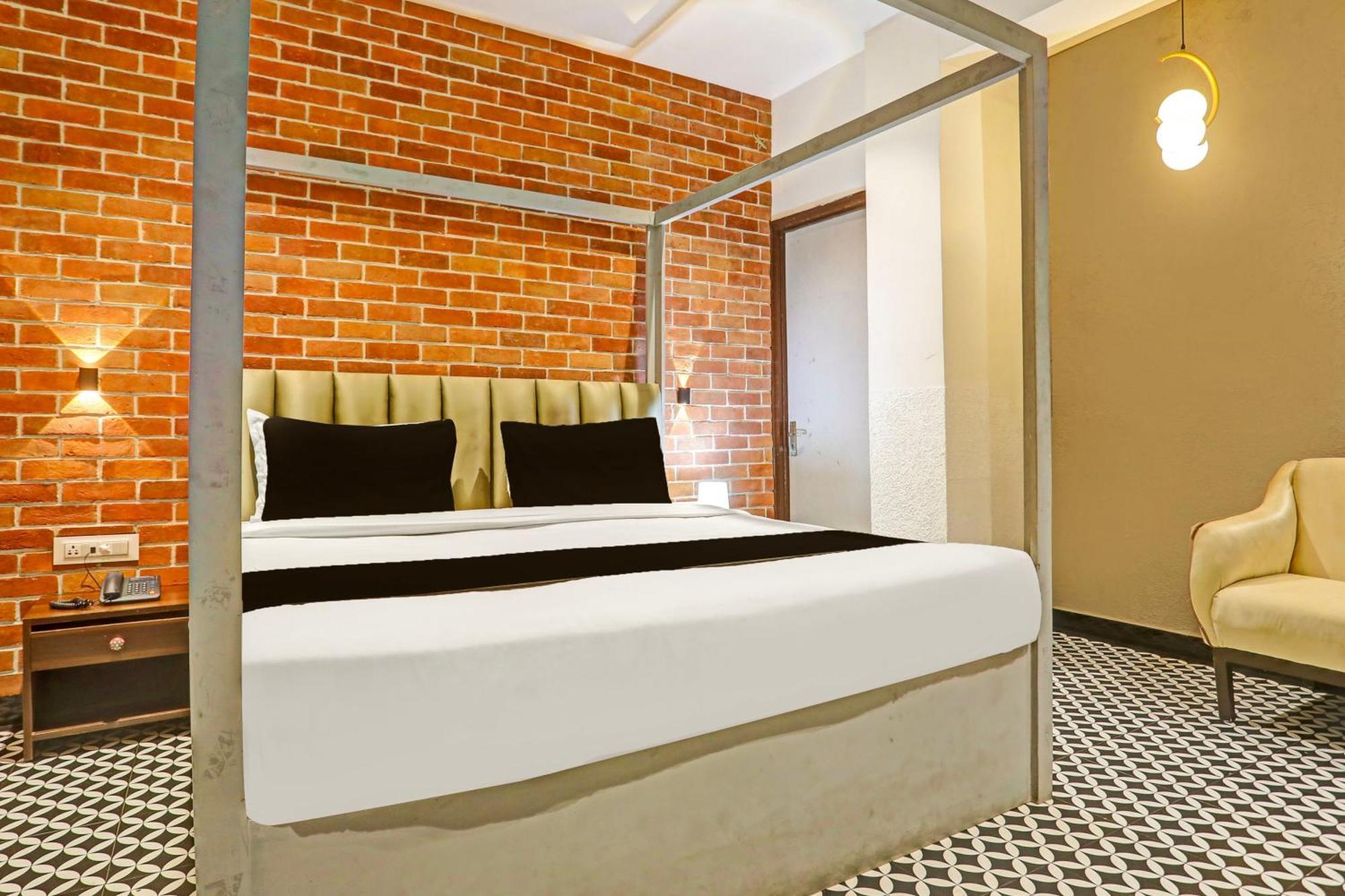 Super Townhouse Cantonment Varanasi Formerly Sarin Inn Extérieur photo