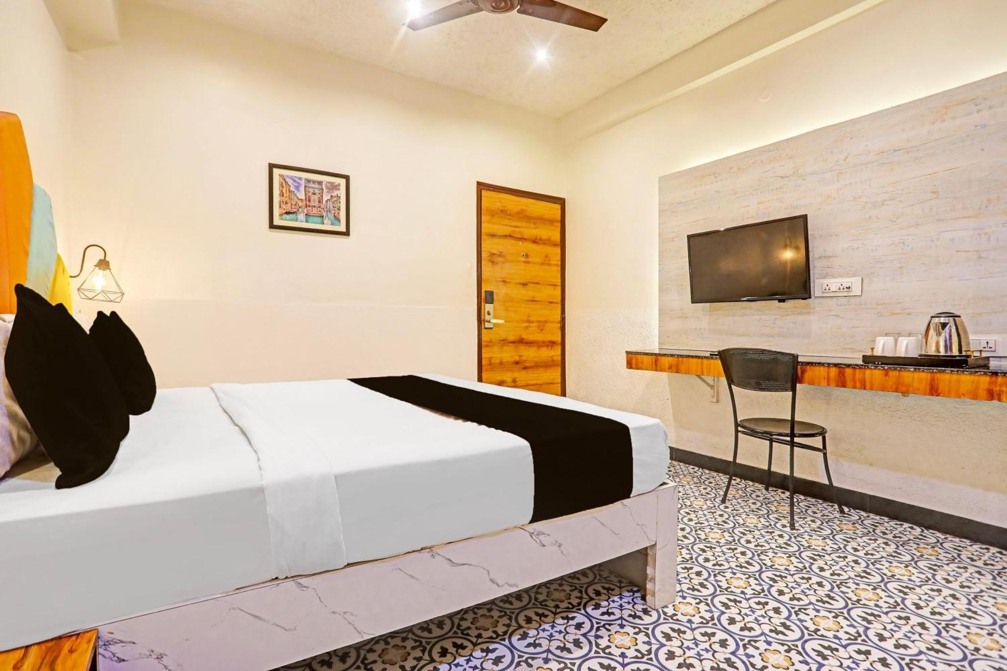 Super Townhouse Cantonment Varanasi Formerly Sarin Inn Extérieur photo